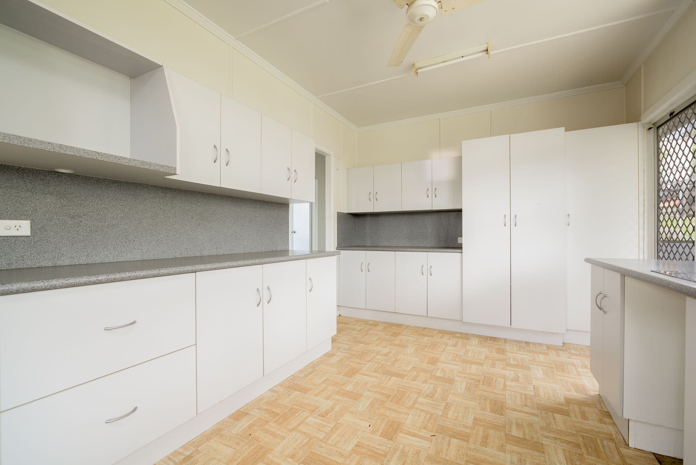 32 Higgins Street, West Gladstone QLD 4680, West Gladstone - Thumbnail 3
