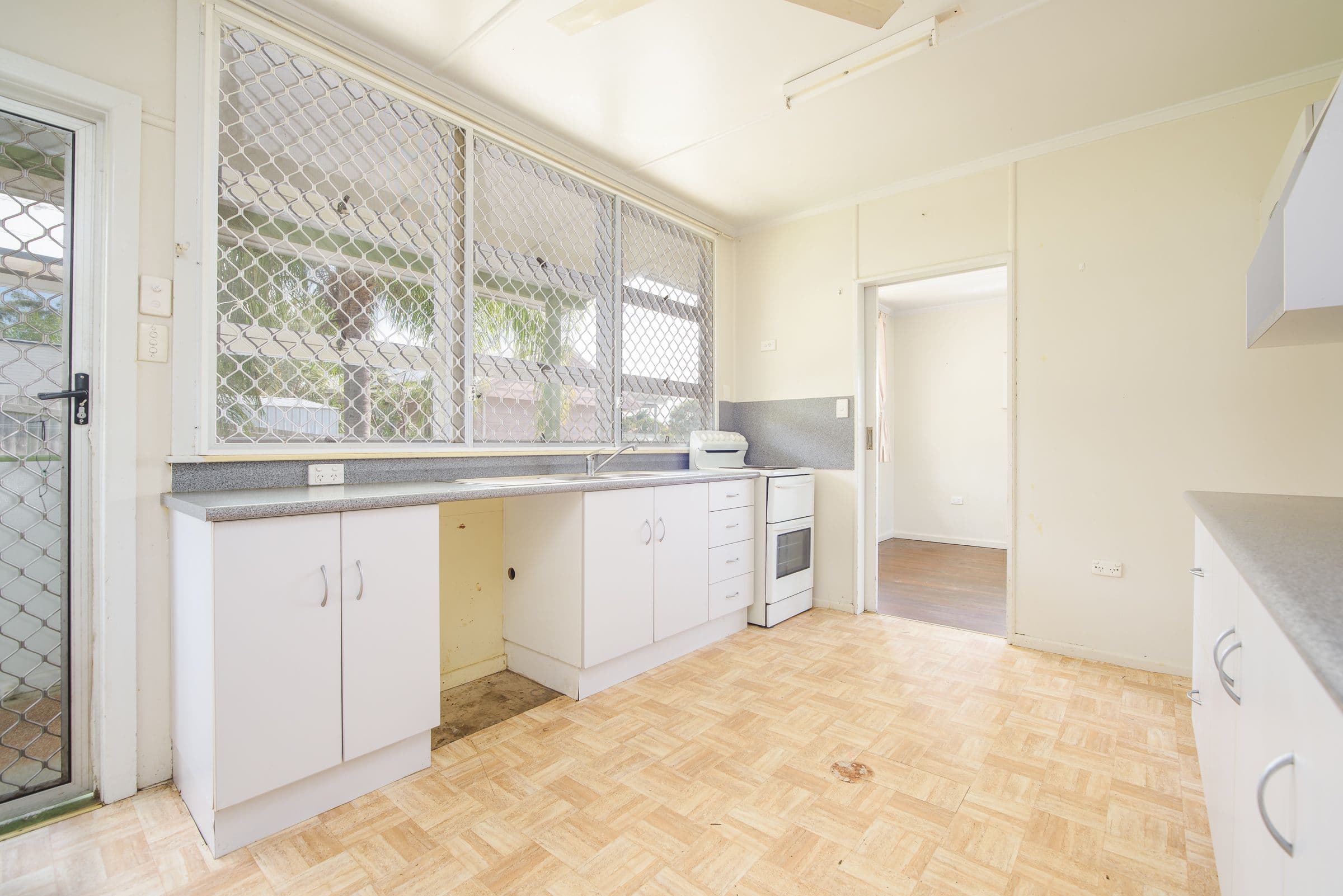 32 Higgins Street, West Gladstone QLD 4680, West Gladstone - Thumbnail 4