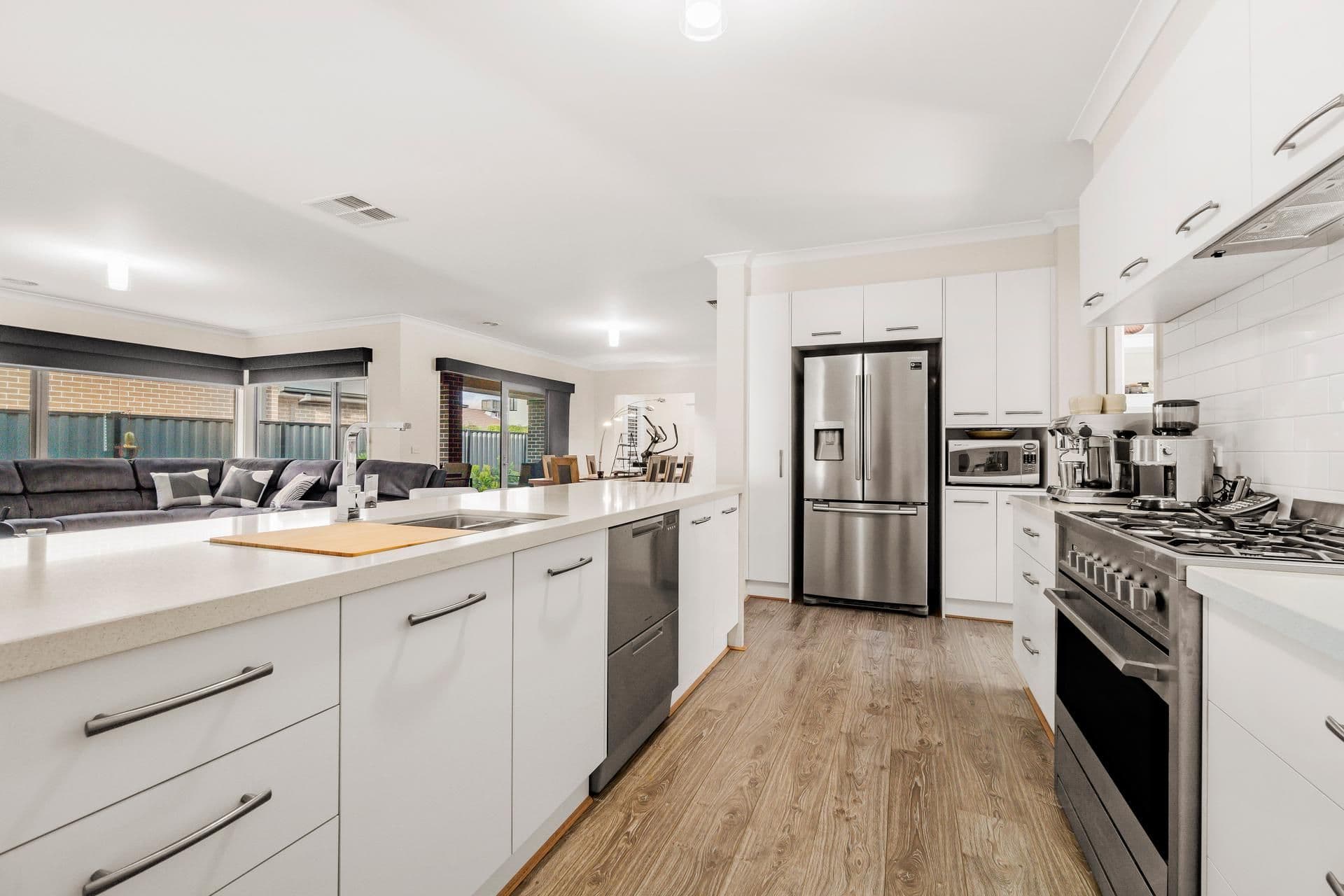 33 Emblem Way, Craigieburn VIC 3064, Craigieburn - Thumbnail 2