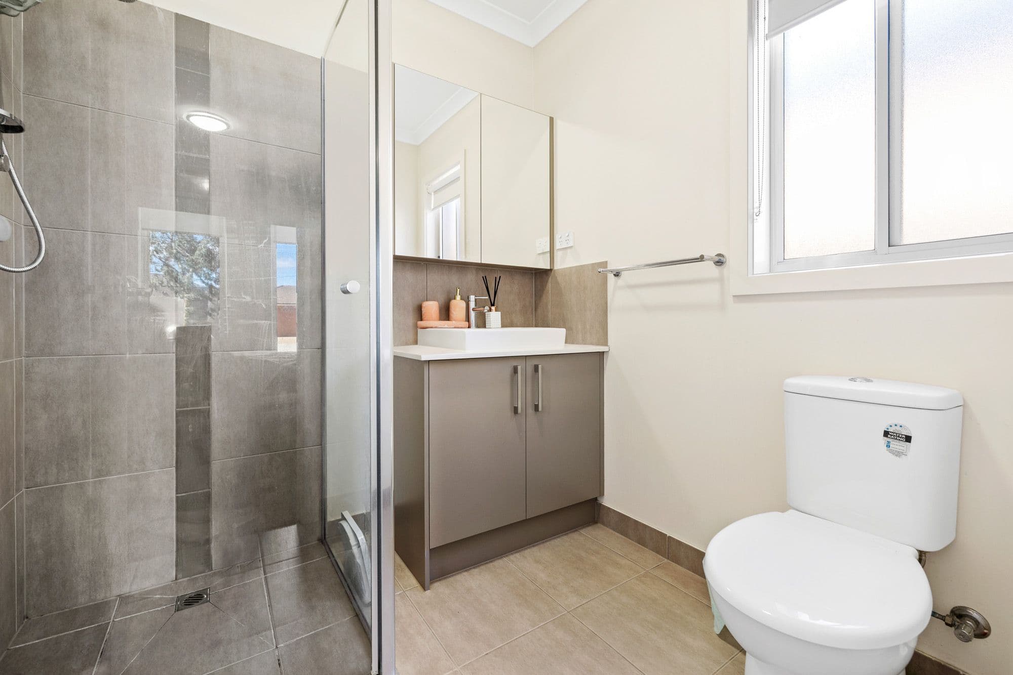 6 Taworri Crescent, Werribee VIC 3030, Werribee - Thumbnail 3