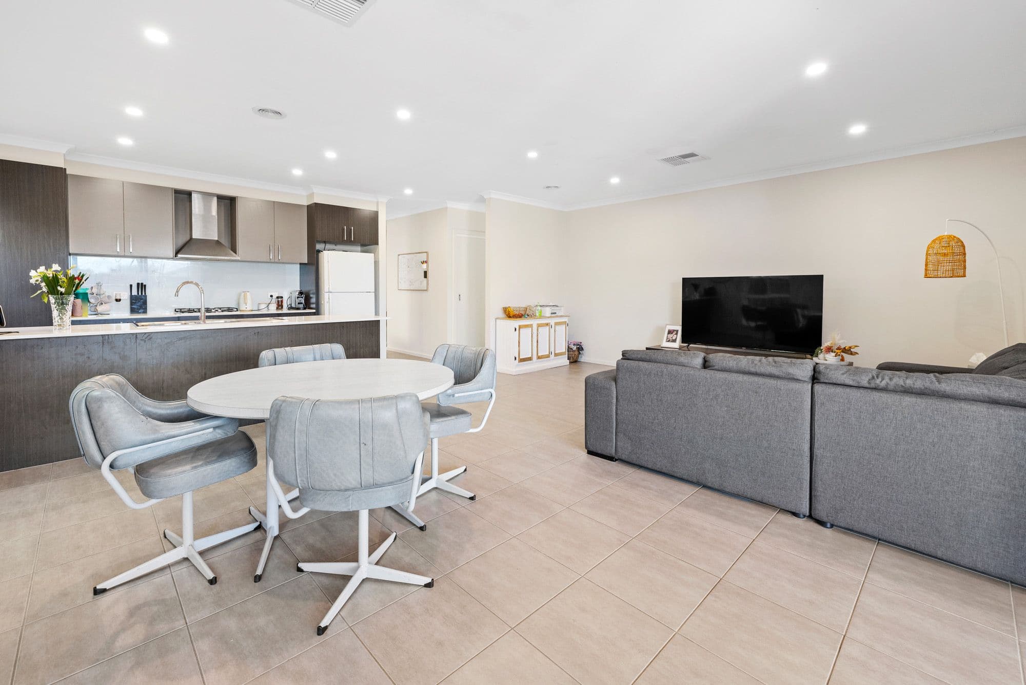 6 Taworri Crescent, Werribee VIC 3030, Werribee - Thumbnail 6
