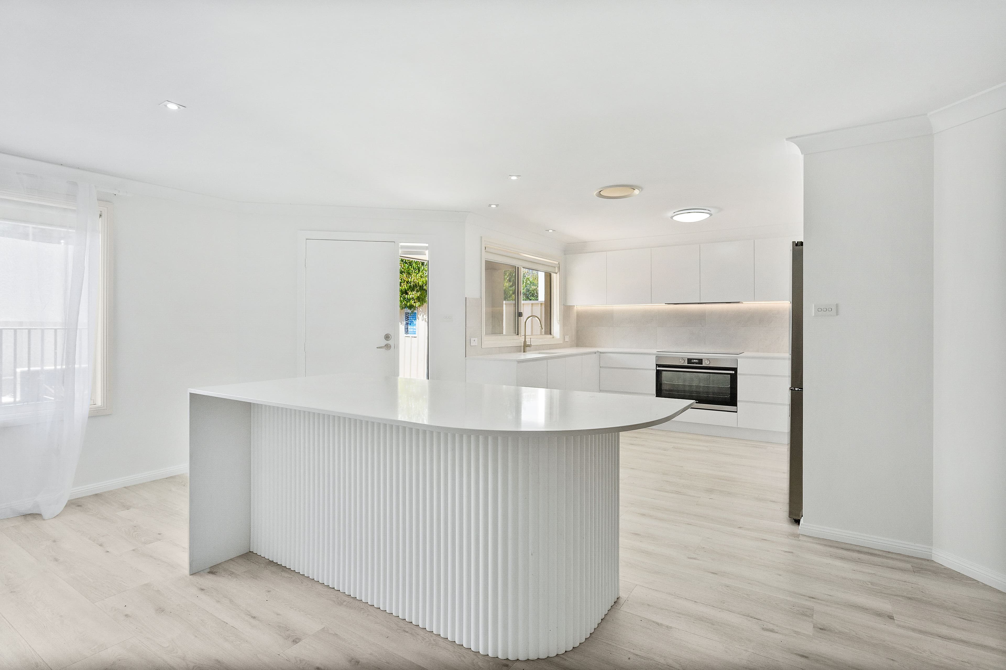 10 Cove Boulevard, Shell Cove NSW 2529, Shell Cove - Thumbnail 2
