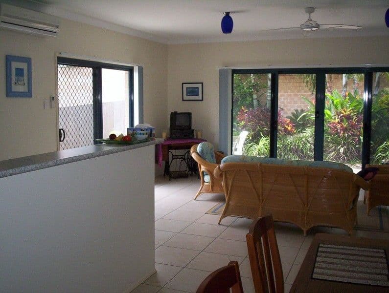 42 Eileen Avenue, SOUTHPORT QLD 4215, Southport - Thumbnail 2