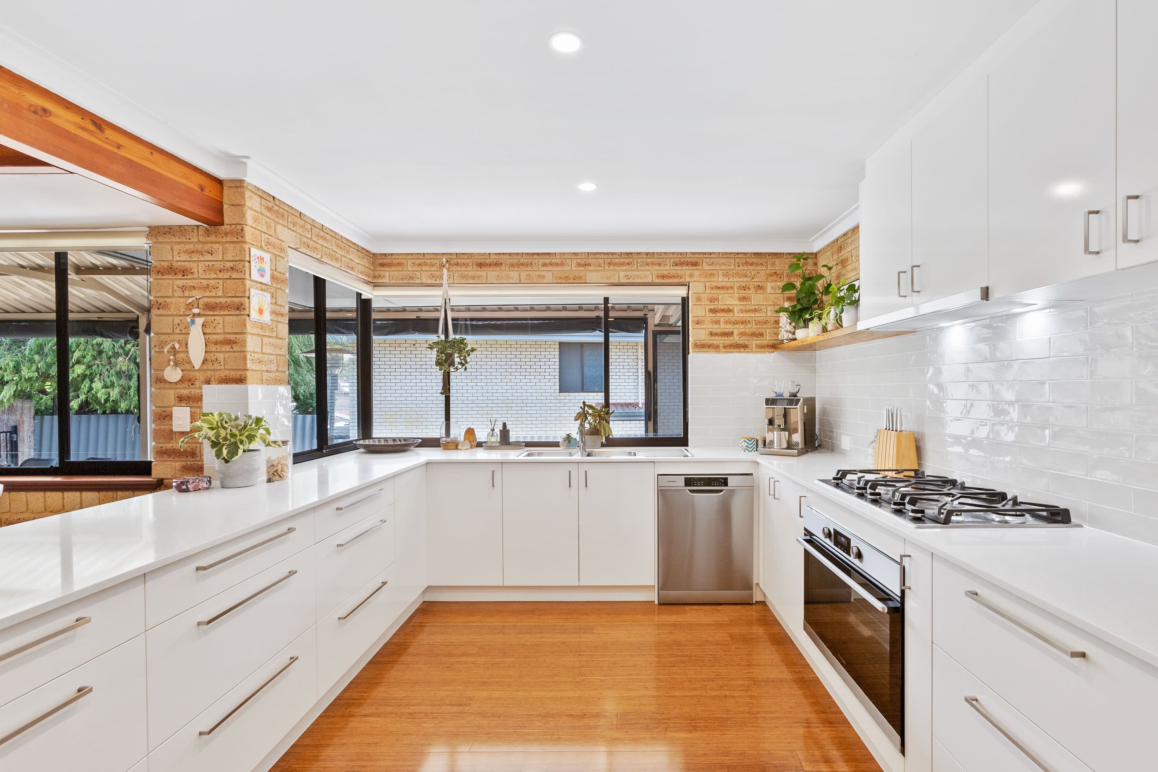 90 Castlecrag Drive, Kallaroo WA 6025, Kallaroo - Thumbnail 2