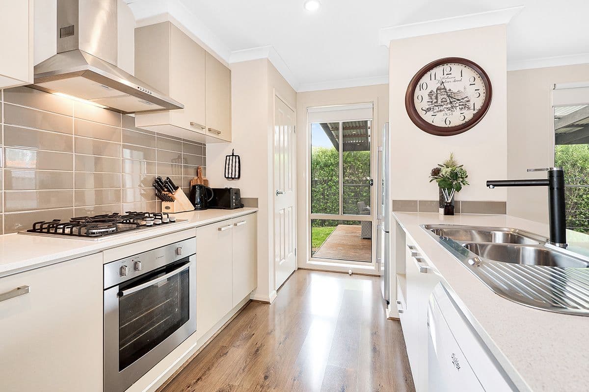 4 Wagner Close, Cranbourne East VIC 3977, Cranbourne East - Thumbnail 2