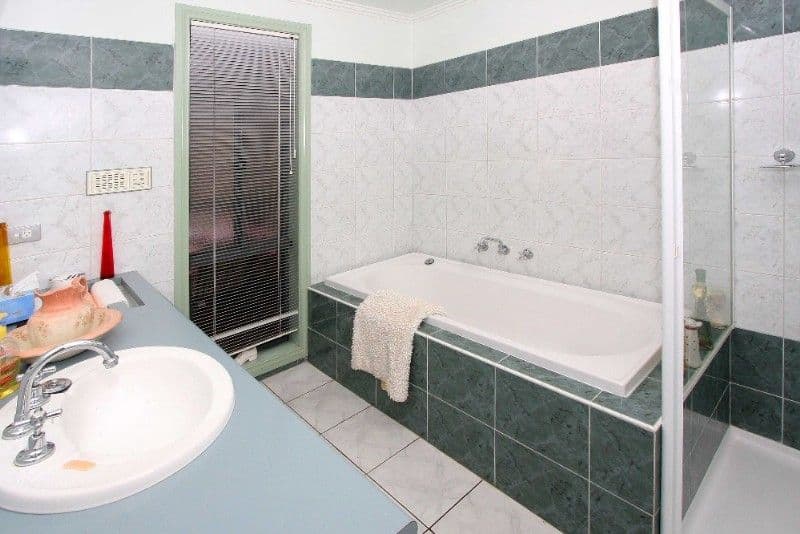 6 Bottlebrush Drive, MILL PARK VIC 3082, Mill Park - Thumbnail 7