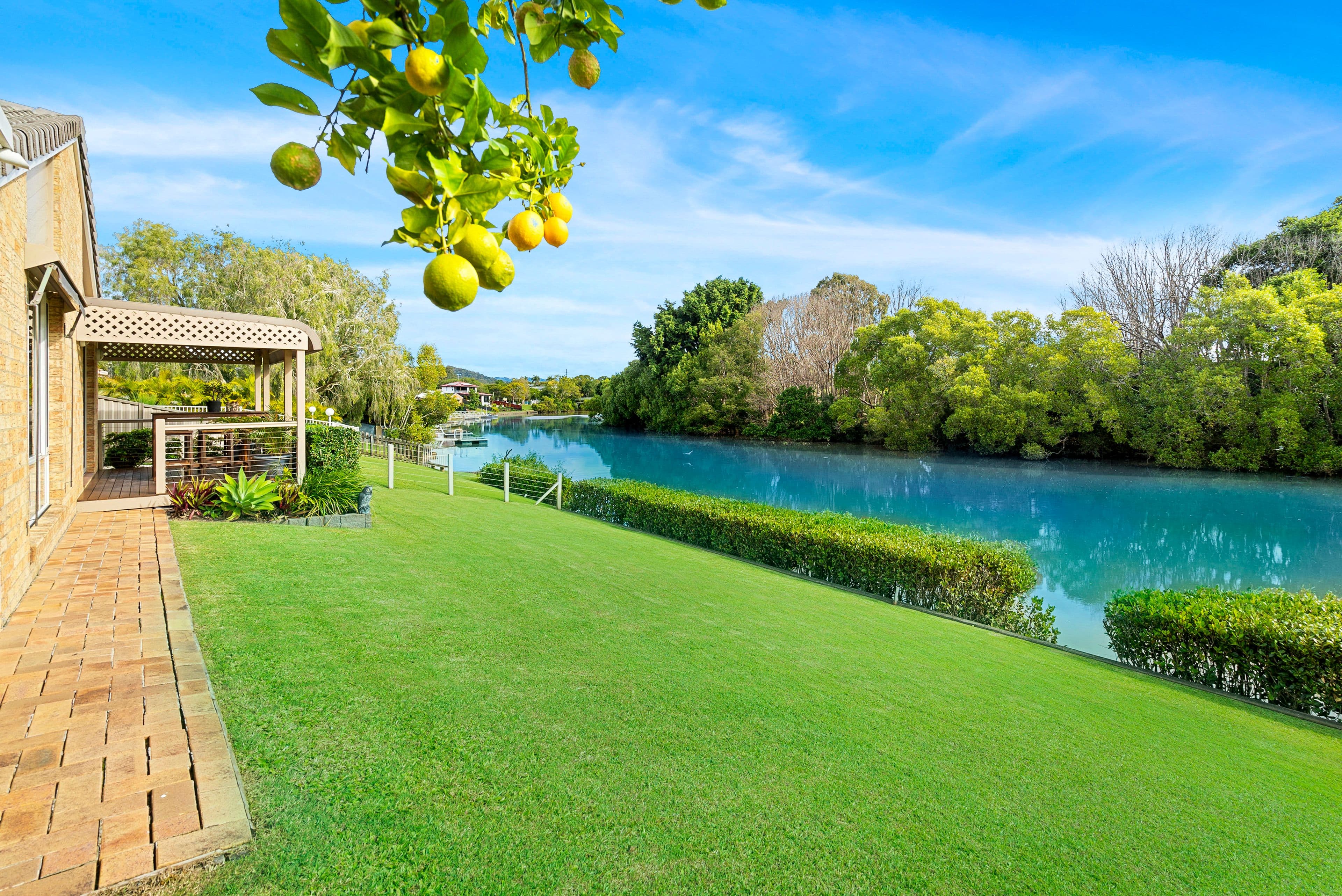252 Nineteenth Avenue, Elanora QLD 4221, Elanora - Thumbnail 2