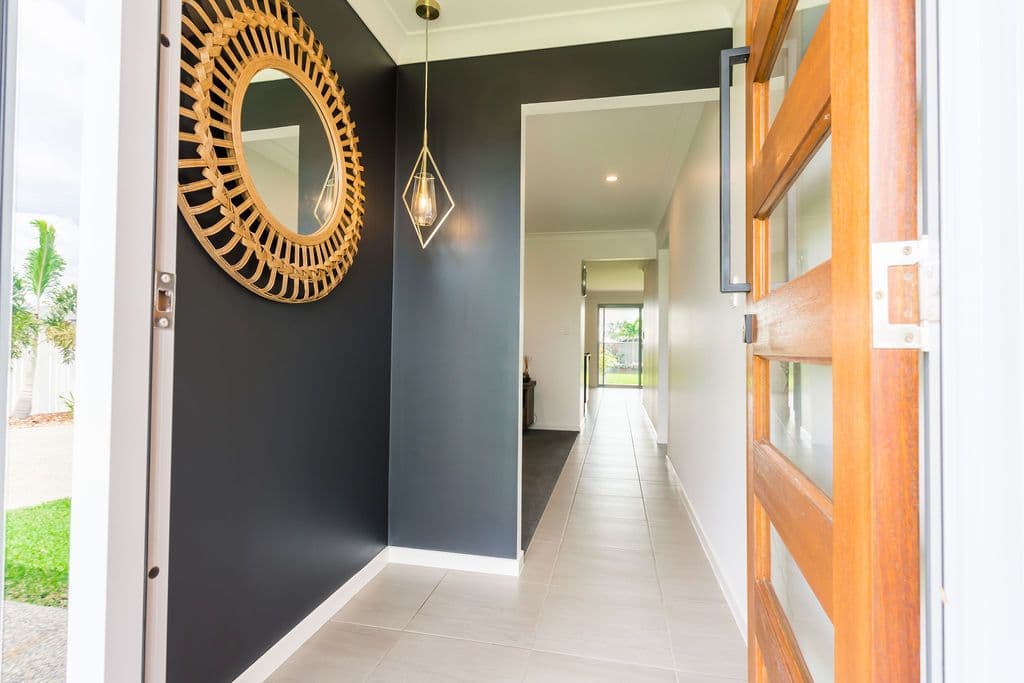 19 Flemington Road, Emerald QLD 4720, Emerald - Thumbnail 2