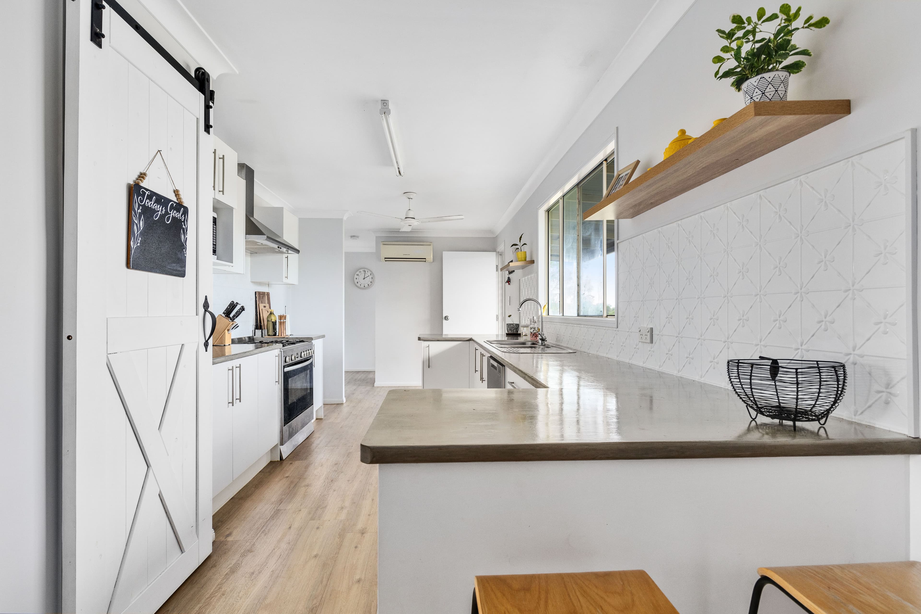 44 Gordon Street, Capella QLD 4723, Capella - Thumbnail 3