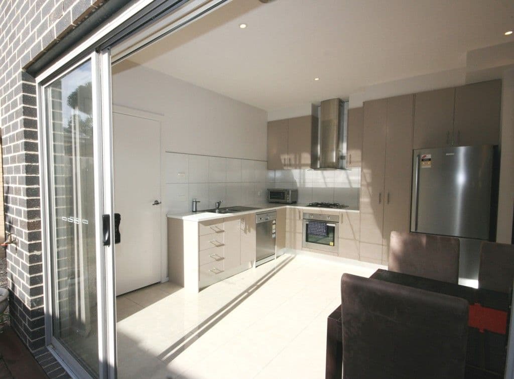 18 Milton Avenue, ST ALBANS VIC 3021, St Albans - Thumbnail 3