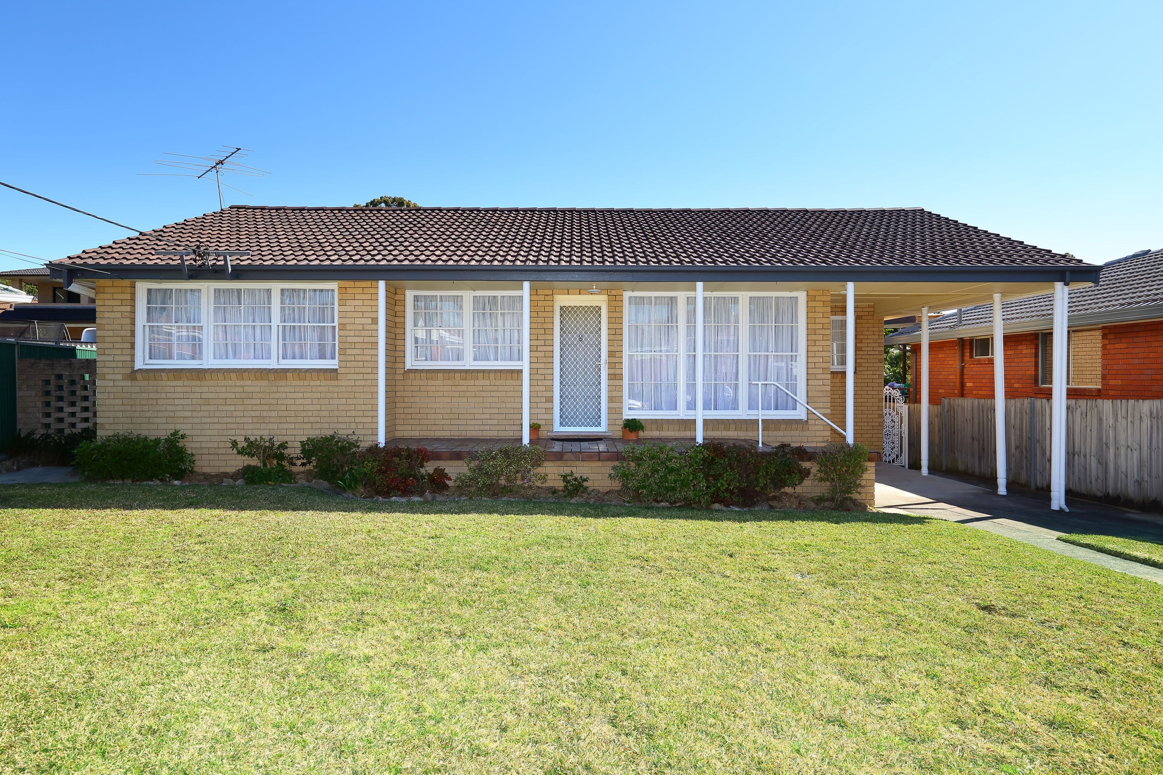 6 David Place, Peakhurst - Image 1