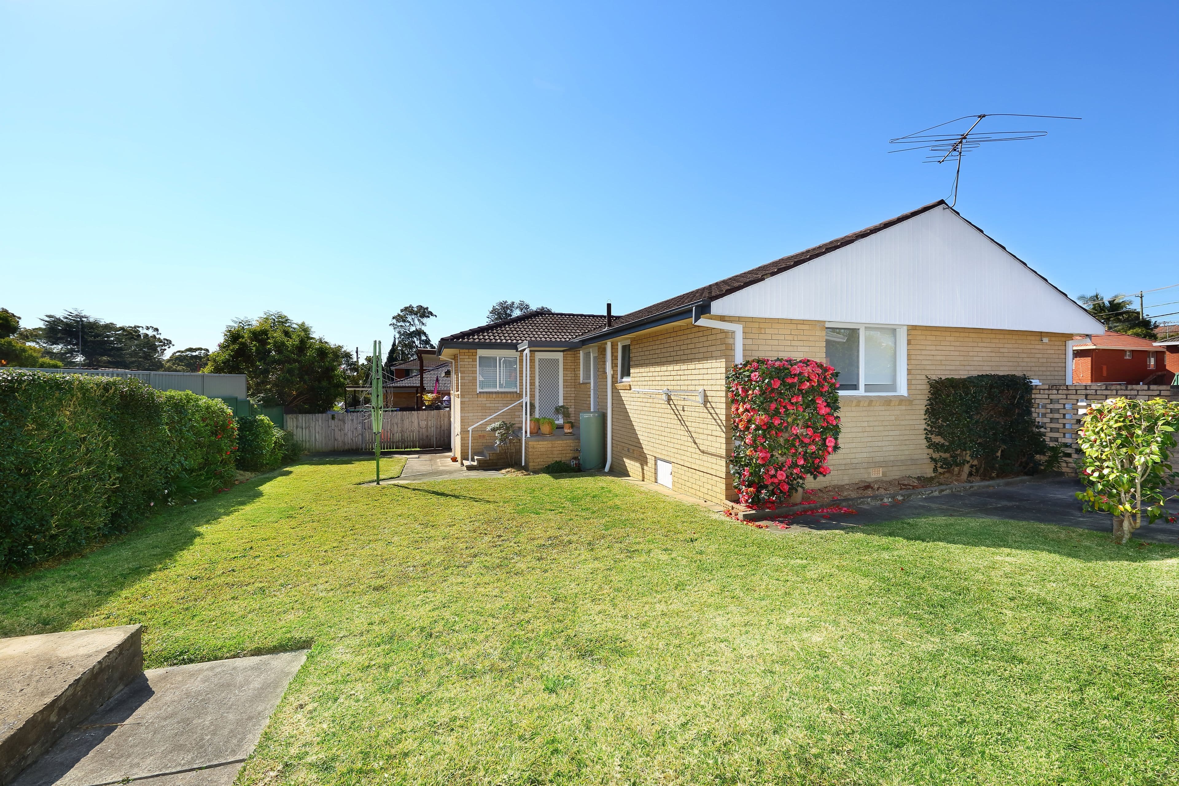 6 David Place, Peakhurst - Thumbnail 2