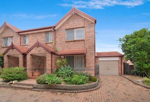 7/10 Owen Jones Row, Menai, Menai - Image 1