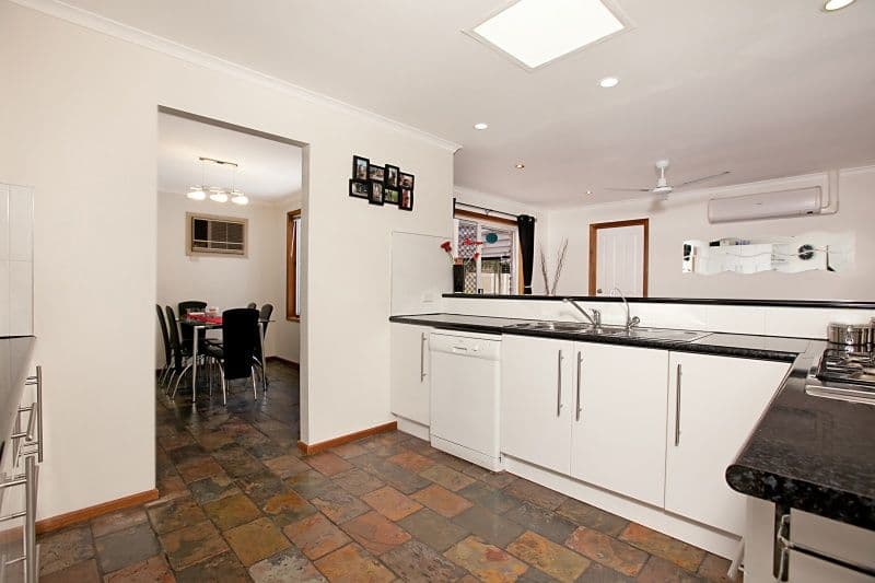 5 Cormorant Close, SEAFORD RISE SA 5169, Seaford Rise - Thumbnail 2