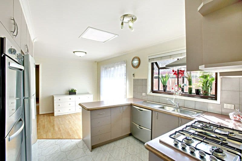 27 Hobson Crescent, MILL PARK VIC 3082, Mill Park - Thumbnail 3