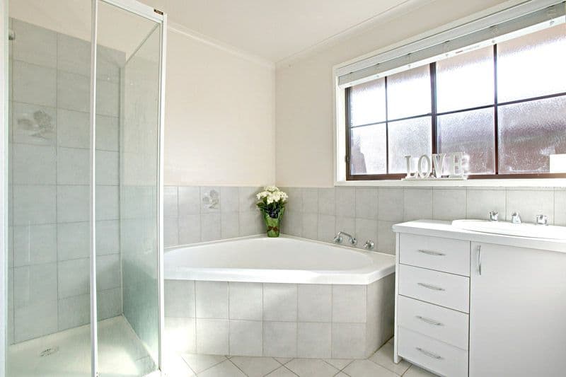 27 Hobson Crescent, MILL PARK VIC 3082, Mill Park - Thumbnail 6