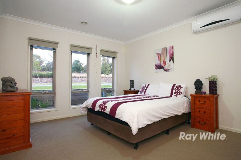 12 Mannavue Boulevard, CRANBOURNE NORTH VIC 3977, Cranbourne North - Thumbnail 3