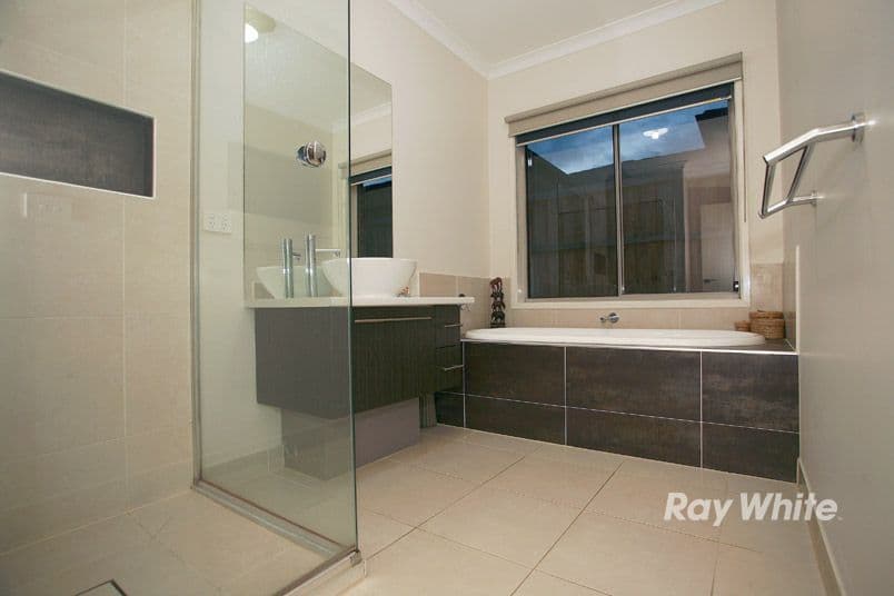 12 Mannavue Boulevard, CRANBOURNE NORTH VIC 3977, Cranbourne North - Thumbnail 8