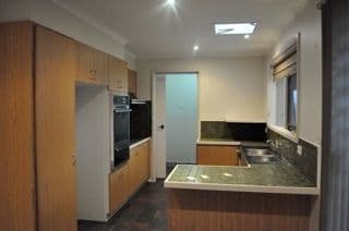 30 Metropolitan Avenue, CRAIGIEBURN VIC 3064, Craigieburn - Thumbnail 4