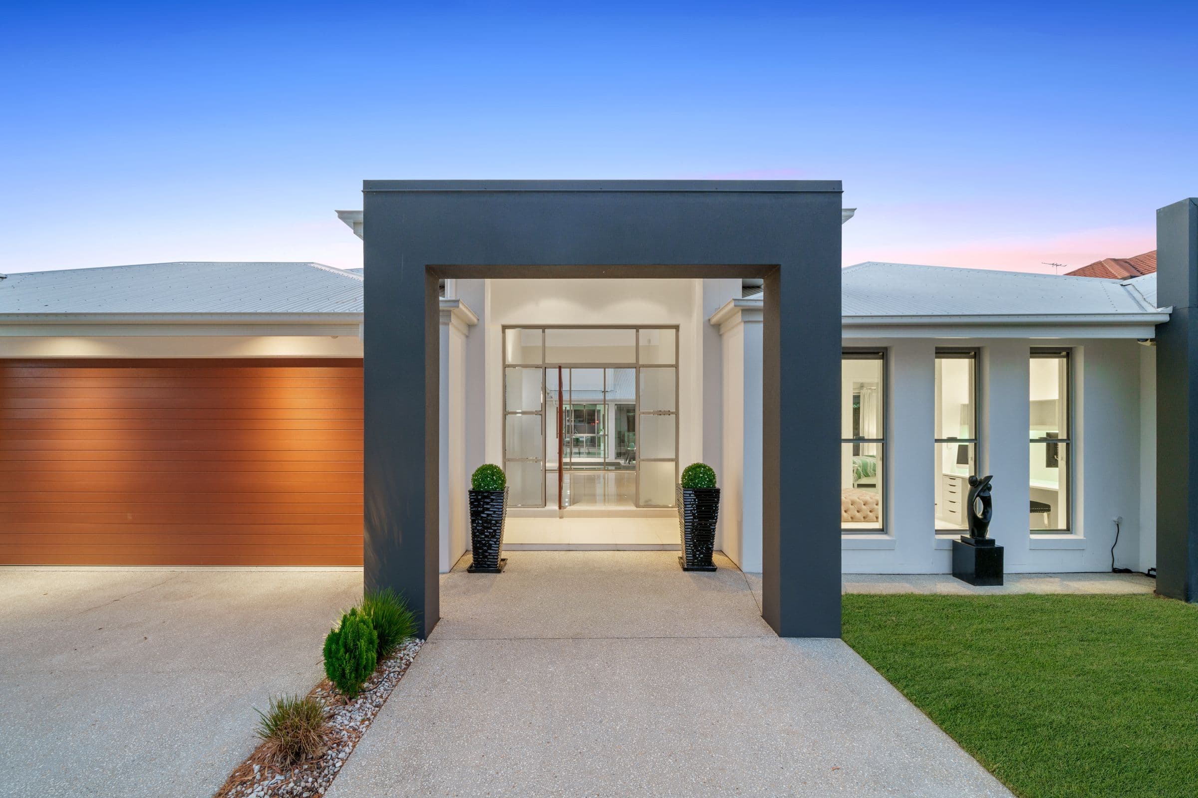 8 Wildfire Court, Newport QLD 4020, Newport - Thumbnail 2