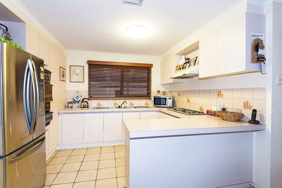 19 Maybury Drive, Mill Park VIC 3082, Mill Park - Thumbnail 4