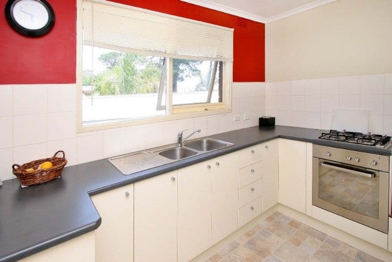 2 Greenwood Drive, BUNDOORA VIC 3083, Bundoora - Thumbnail 2
