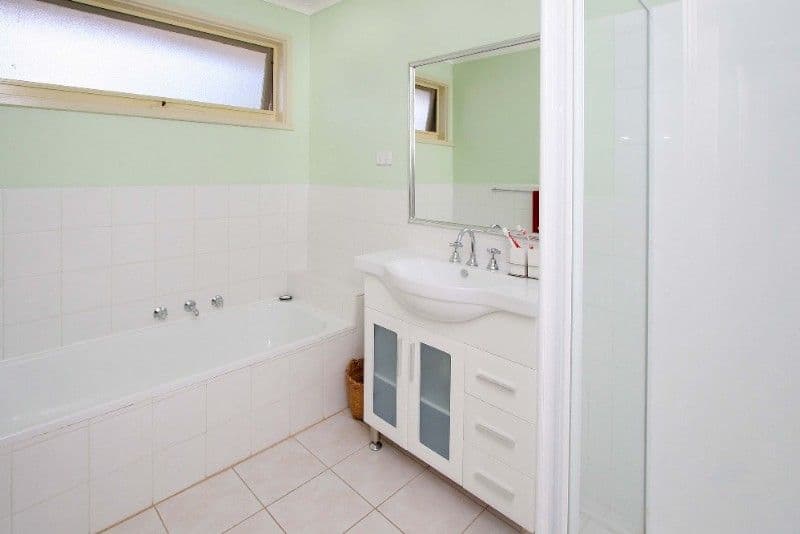 2 Greenwood Drive, BUNDOORA VIC 3083, Bundoora - Thumbnail 3