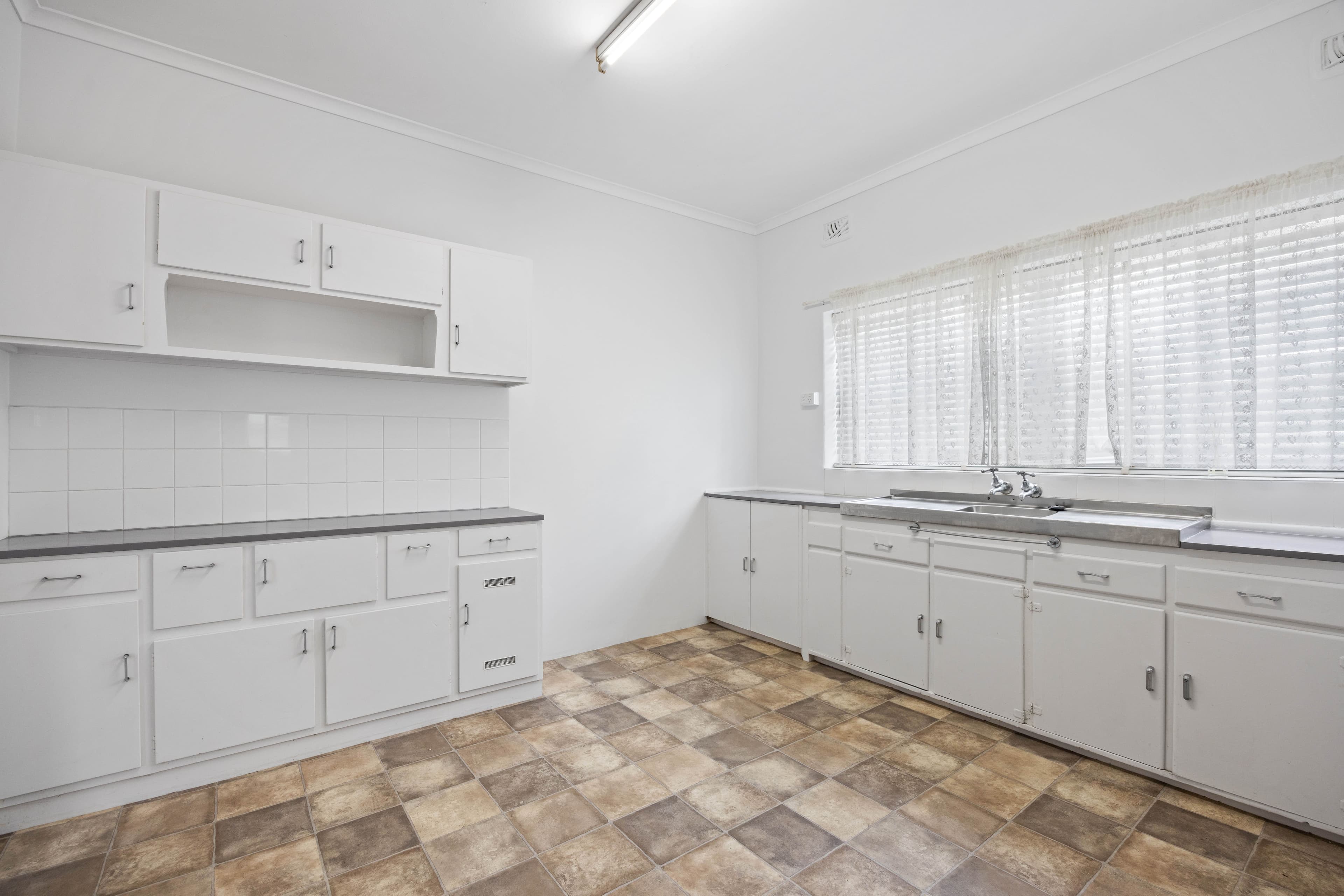 18 Howard Street, Sale, Sale - Thumbnail 6