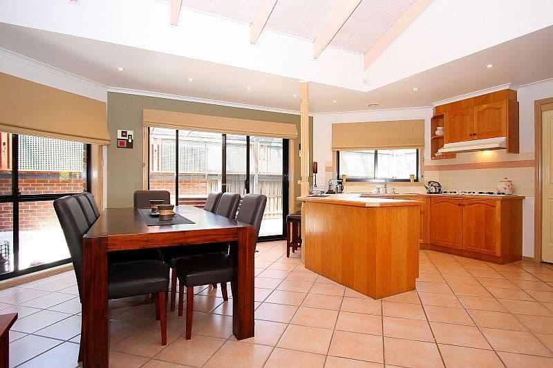 5 Carbon Crescent, MILL PARK VIC 3082, Mill Park - Thumbnail 4