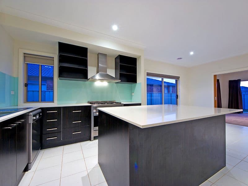 12 Corinna Avenue, TRUGANINA VIC 3029, Truganina - Thumbnail 4