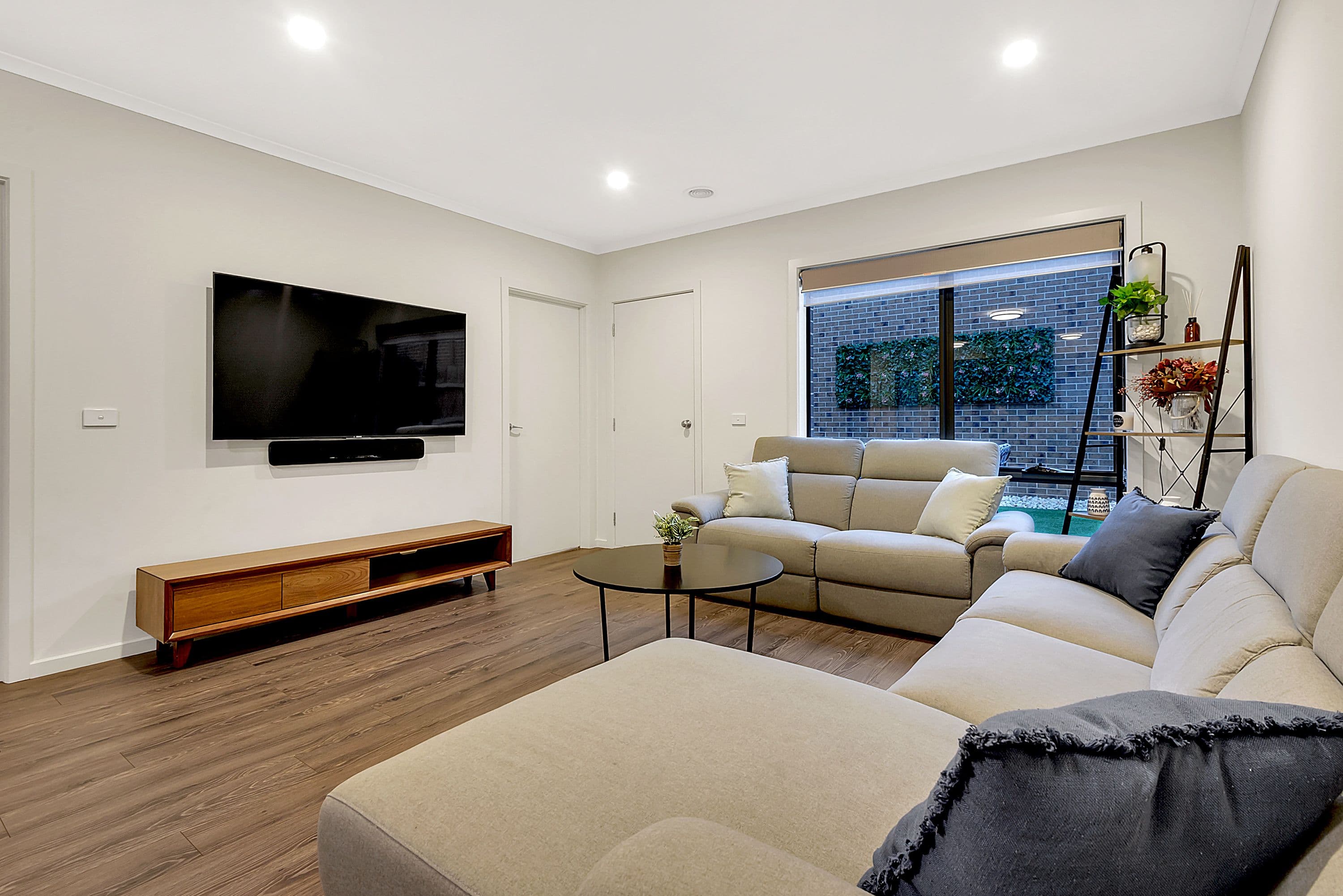 11 Erinbank Crescent, Westmeadows VIC 3049, Westmeadows - Thumbnail 3