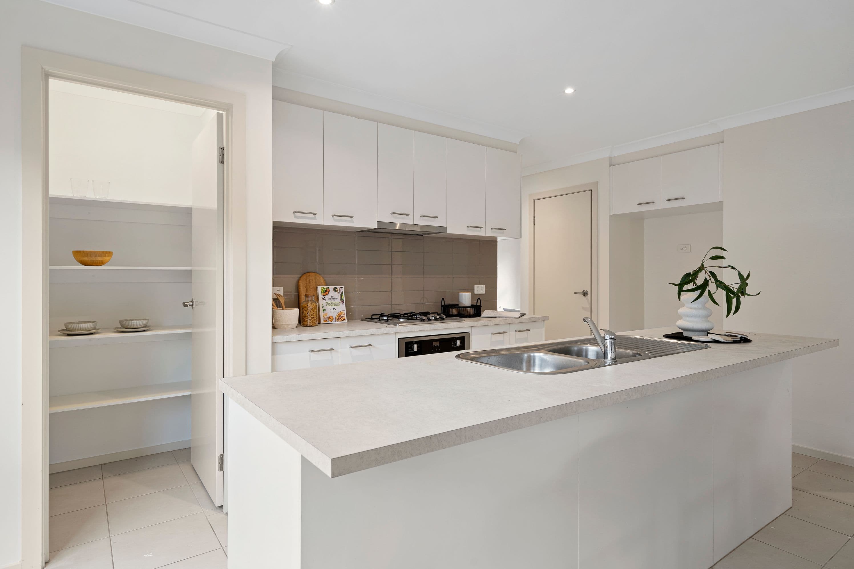 10 Monarch Avenue, Mernda VIC 3754, Mernda - Thumbnail 2
