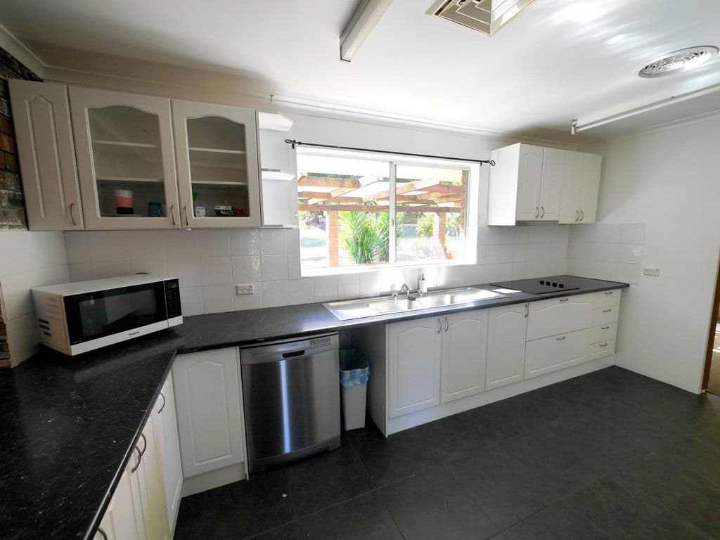 10 Kanangra Street, Cowra - Thumbnail 3