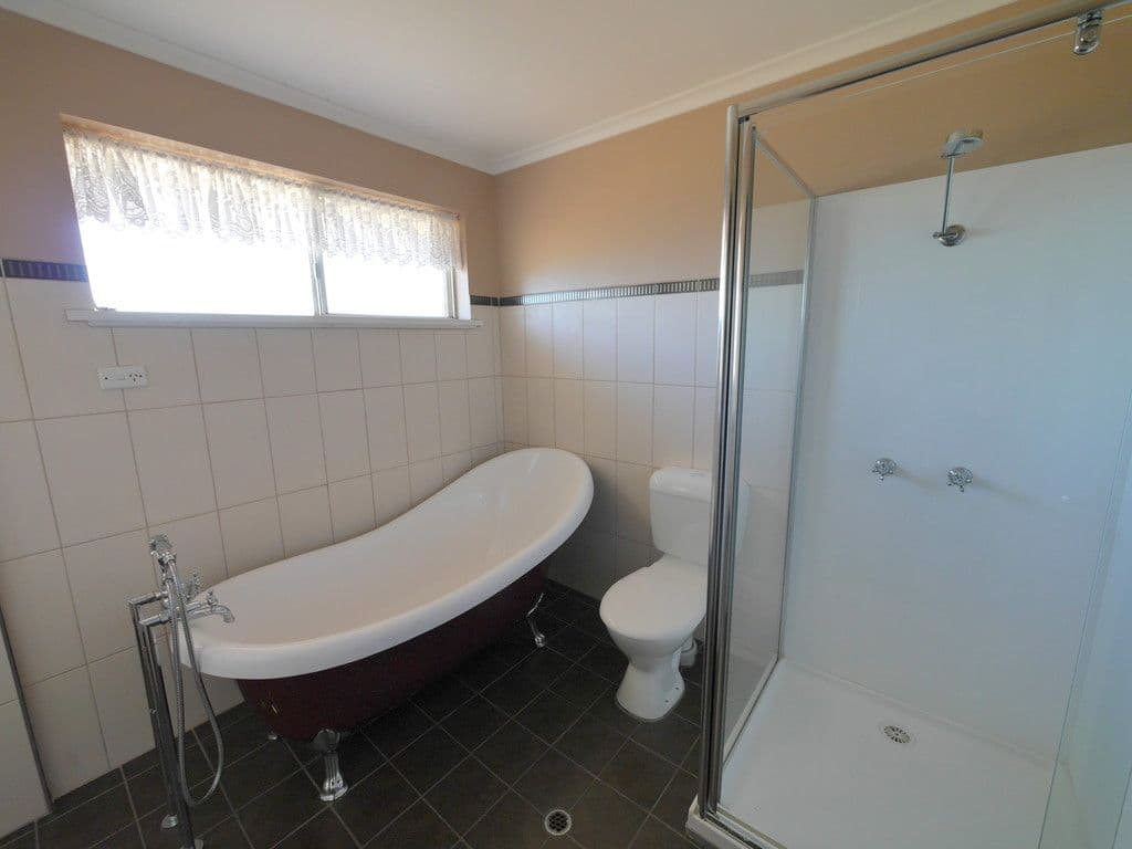 10 Kanangra Street, Cowra - Thumbnail 4