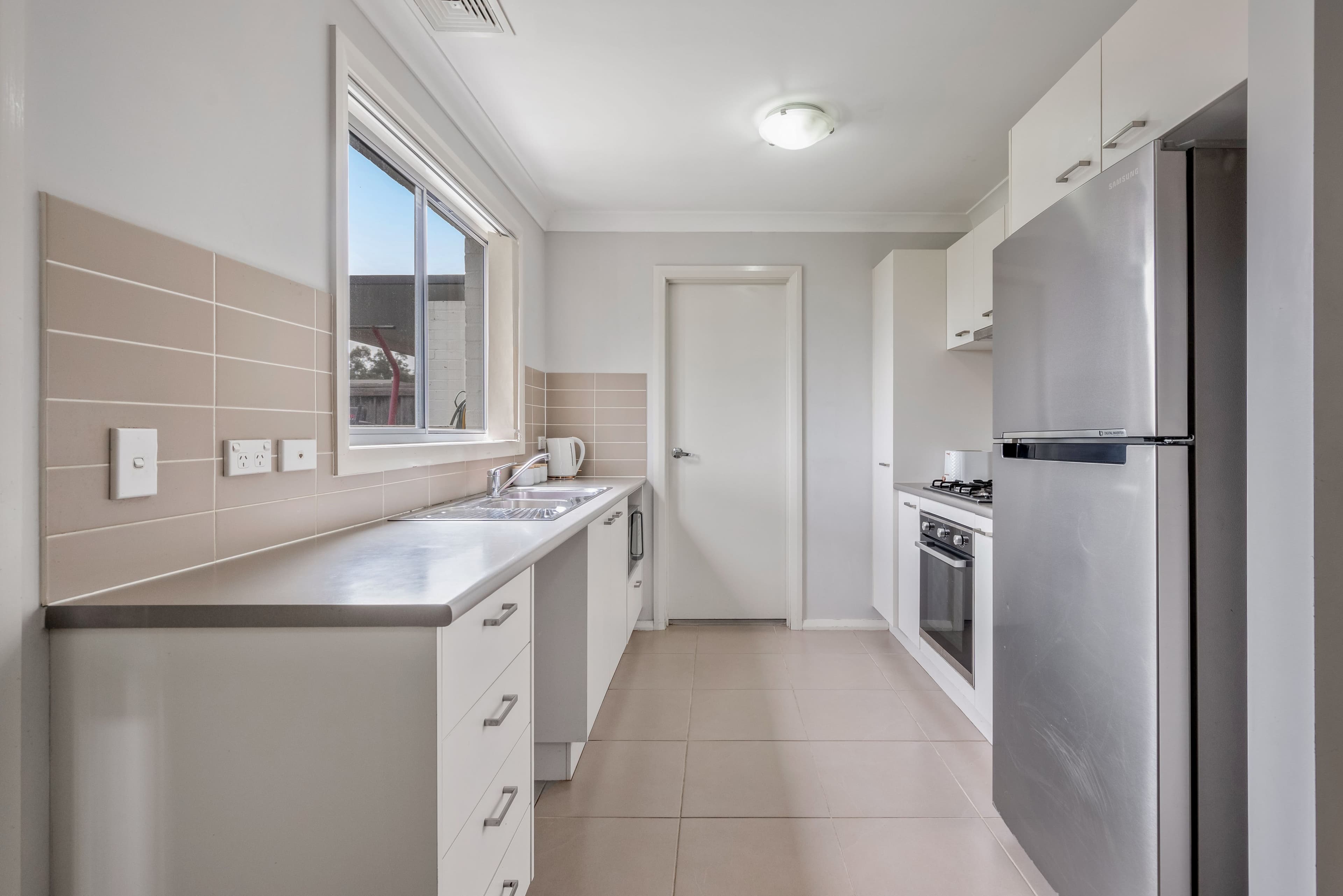 37 Sovereign Circuit, Glenfield NSW 2167, Glenfield - Thumbnail 6