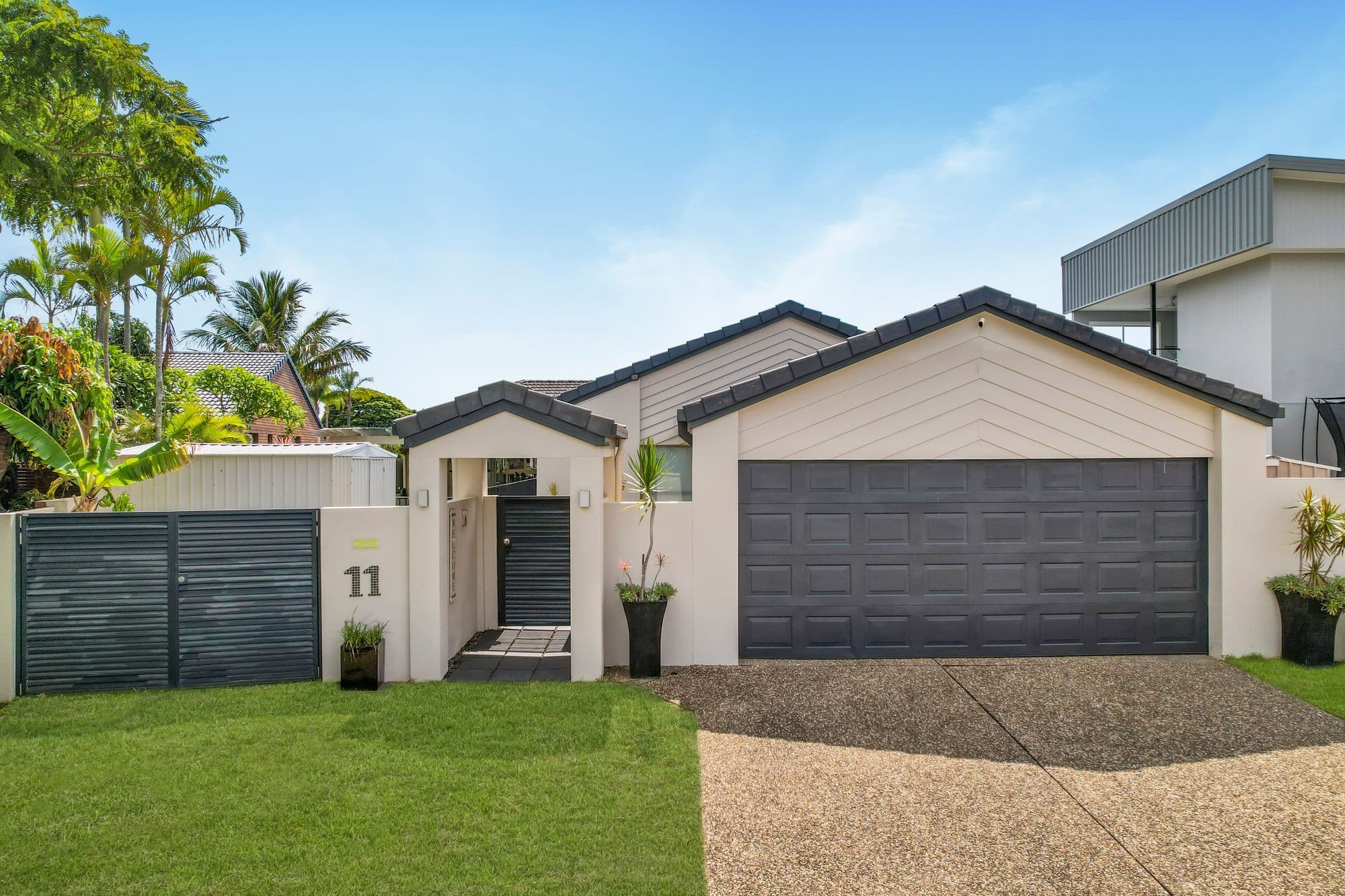 11 Seabreeze Street, Paradise Point QLD 4216, Paradise Point - Thumbnail 2