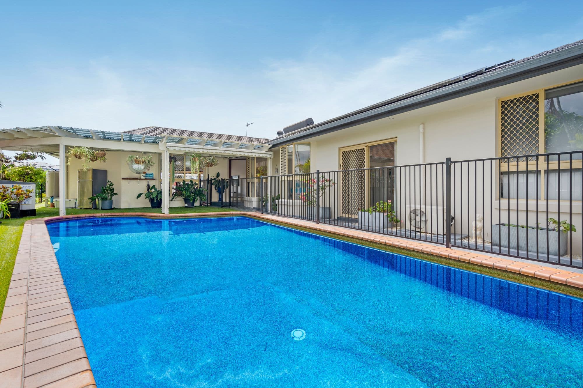11 Seabreeze Street, Paradise Point QLD 4216, Paradise Point - Thumbnail 4