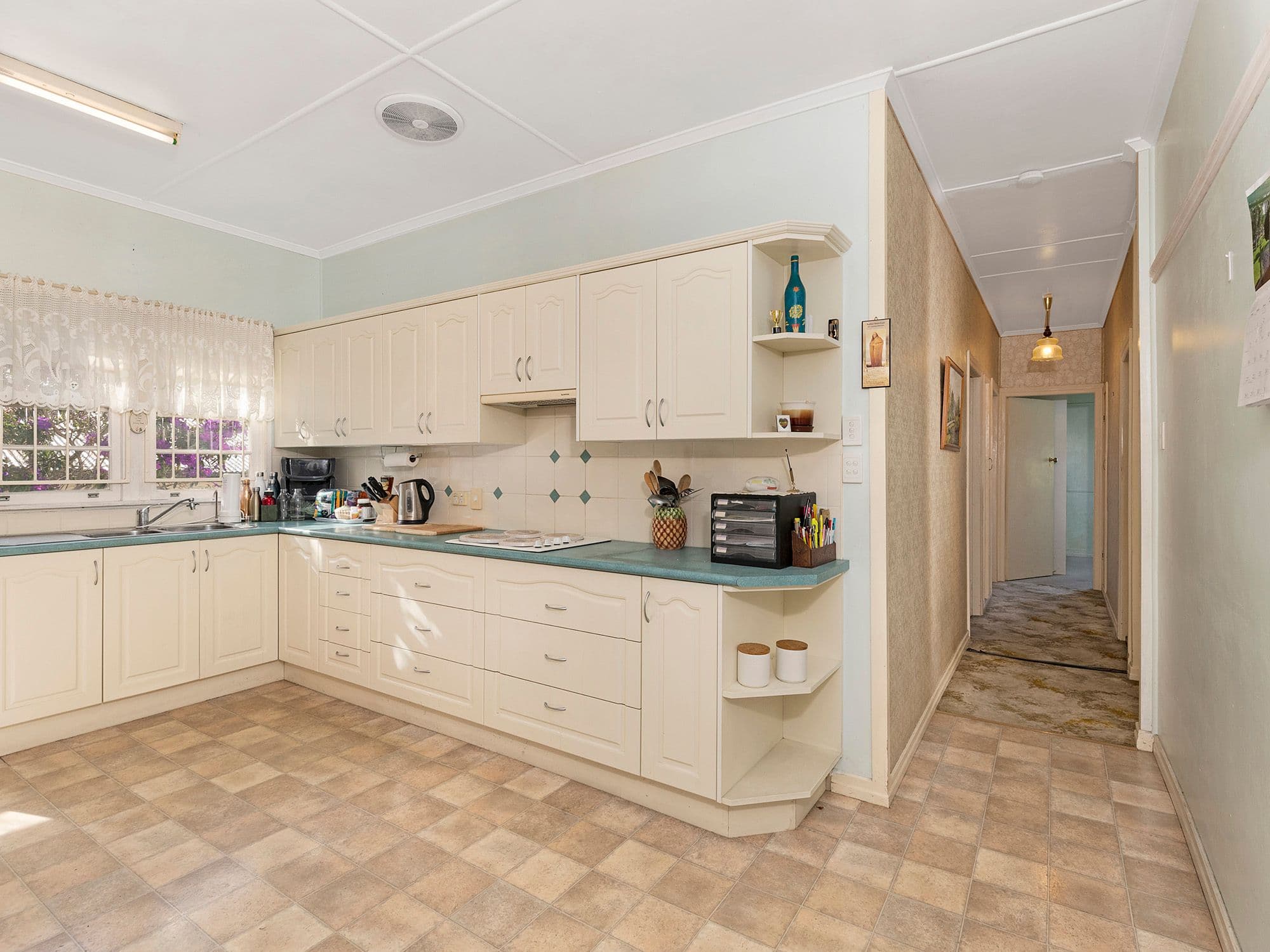 124 Nursery Road, Holland Park West QLD 4121, Holland Park West - Thumbnail 4