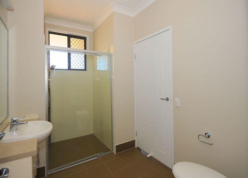 44 Honiton Street, TORQUAY QLD 4655, Torquay - Thumbnail 3