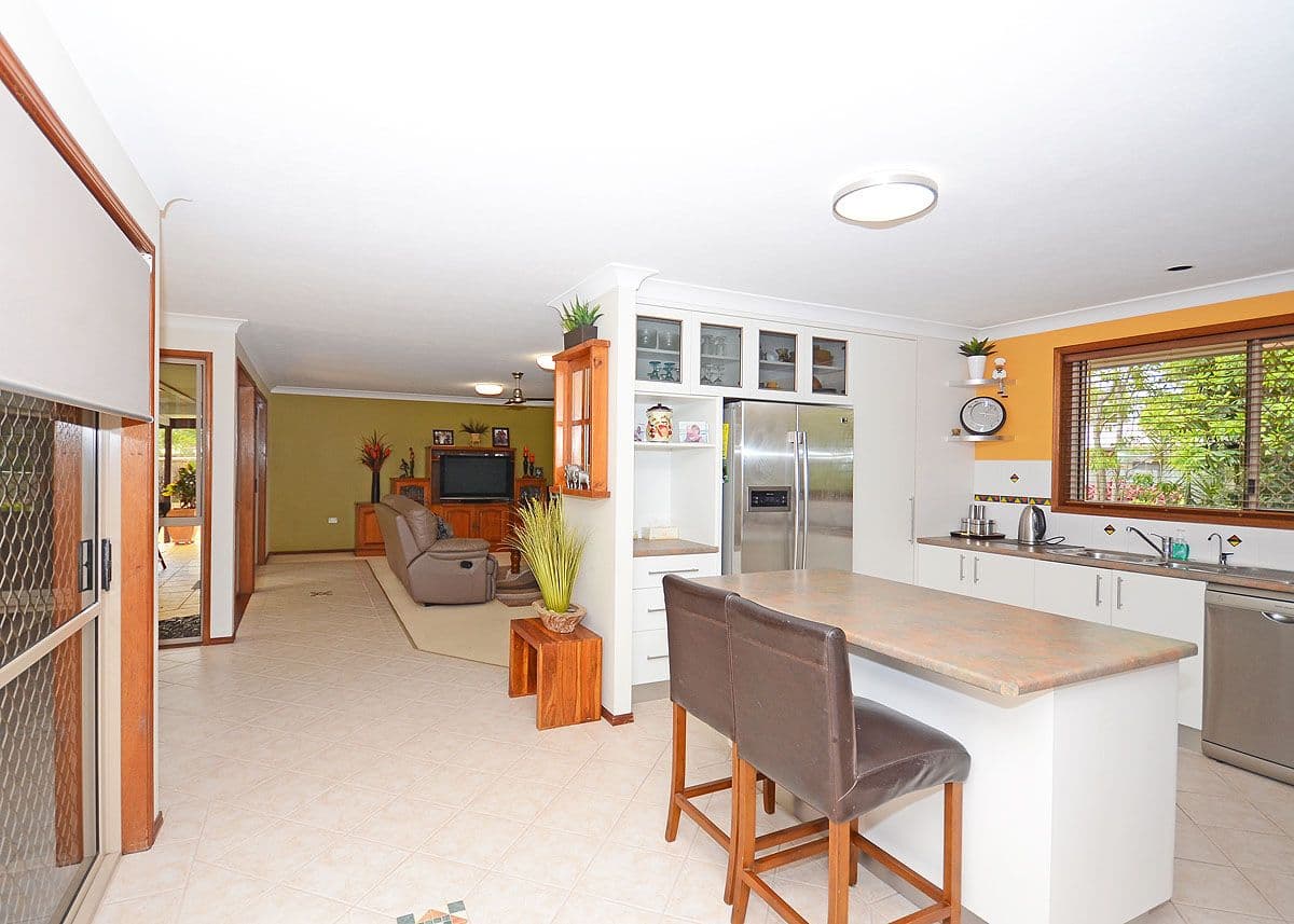 57 Oleander Avenue, KAWUNGAN QLD 4655, Kawungan - Thumbnail 4