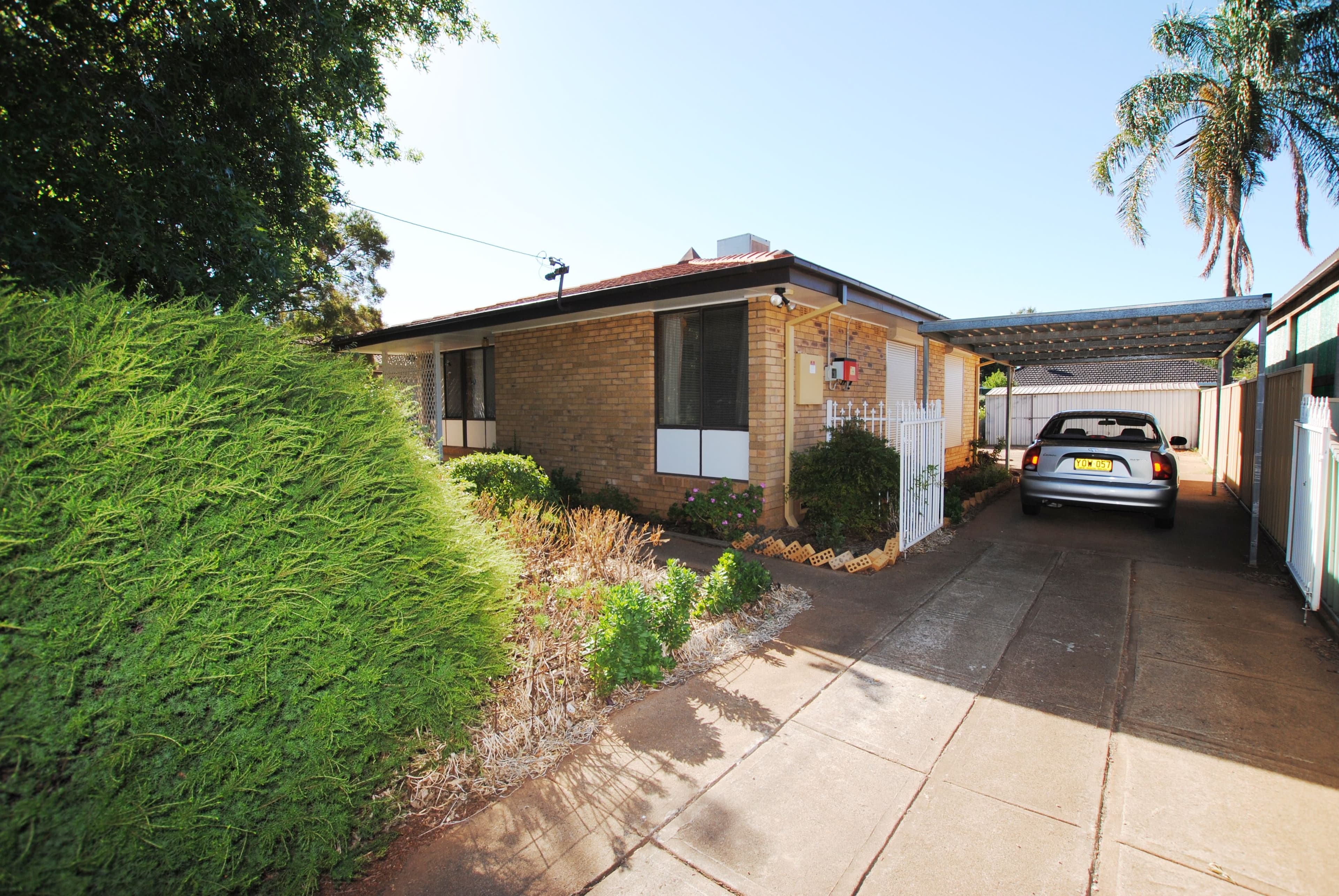14 Parkinson Crescent, Griffith - Thumbnail 2