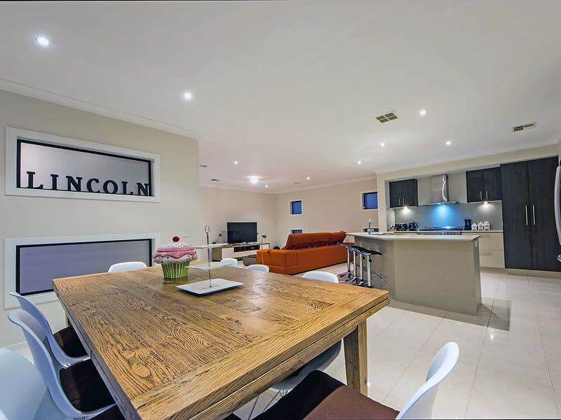 28 Hanworth Avenue, Williams Landing VIC 3027, Williams Landing - Thumbnail 6