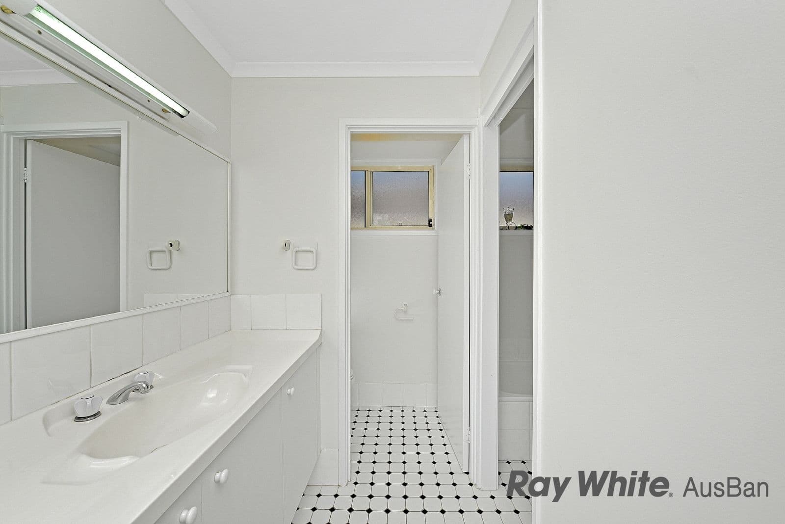 102 Evelyn Street, Macquarie Fields - Thumbnail 6