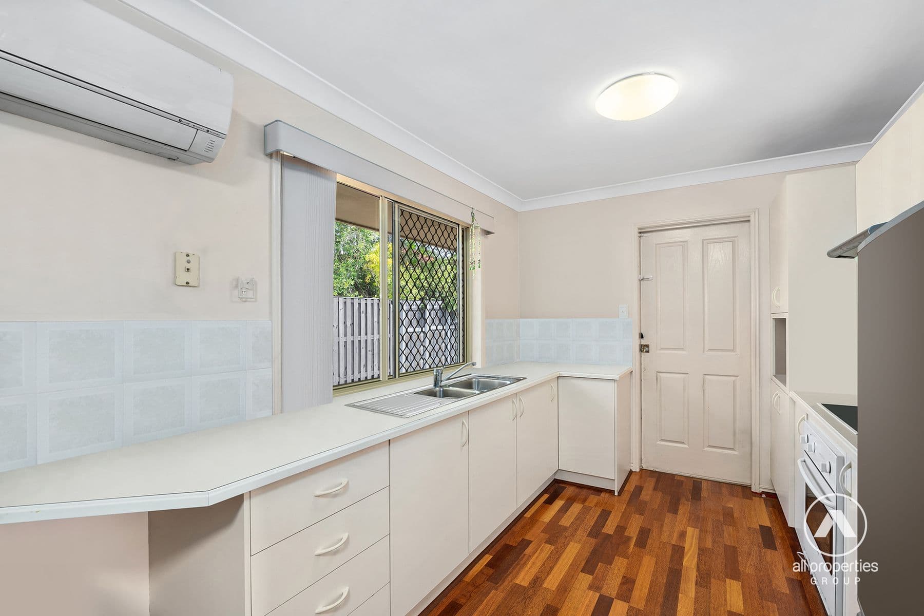 4 Taronga Court, Heritage Park QLD 4118, Heritage Park - Thumbnail 4