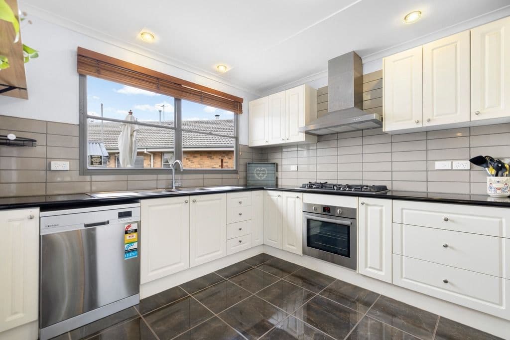12 Golden Avenue, Werribee VIC 3030, Werribee - Thumbnail 7