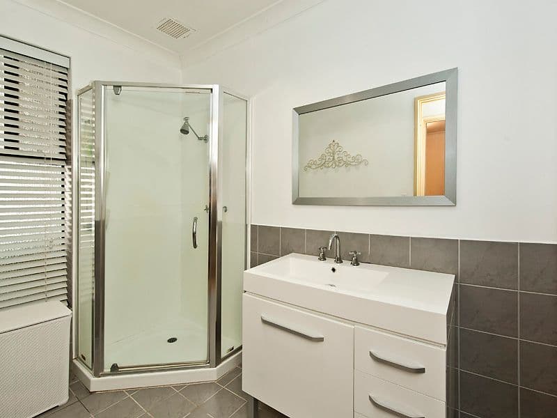 11 Cambridge Crescent, Cooloongup WA 6168, Cooloongup - Thumbnail 2