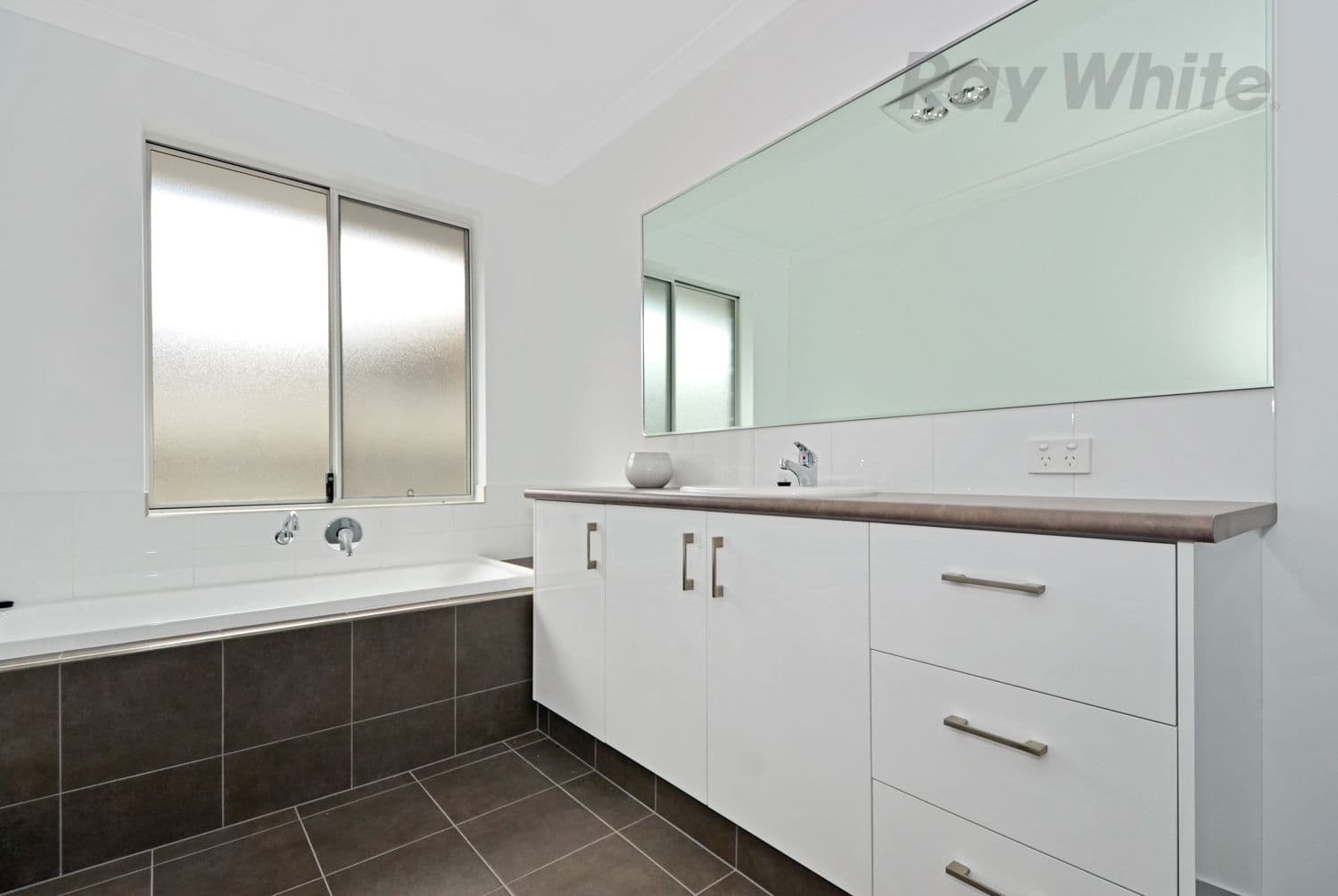1B Seville Way, Orana WA 6330, Orana - Thumbnail 6