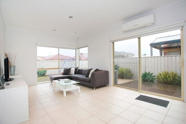 12 Woodhall Place, TARNEIT VIC 3029, Tarneit - Thumbnail 2