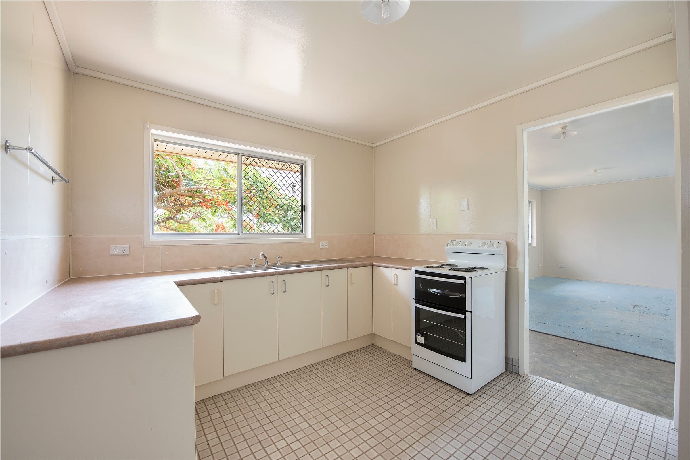 50 Tweedvale Street, Beenleigh QLD 4207, Beenleigh - Thumbnail 2