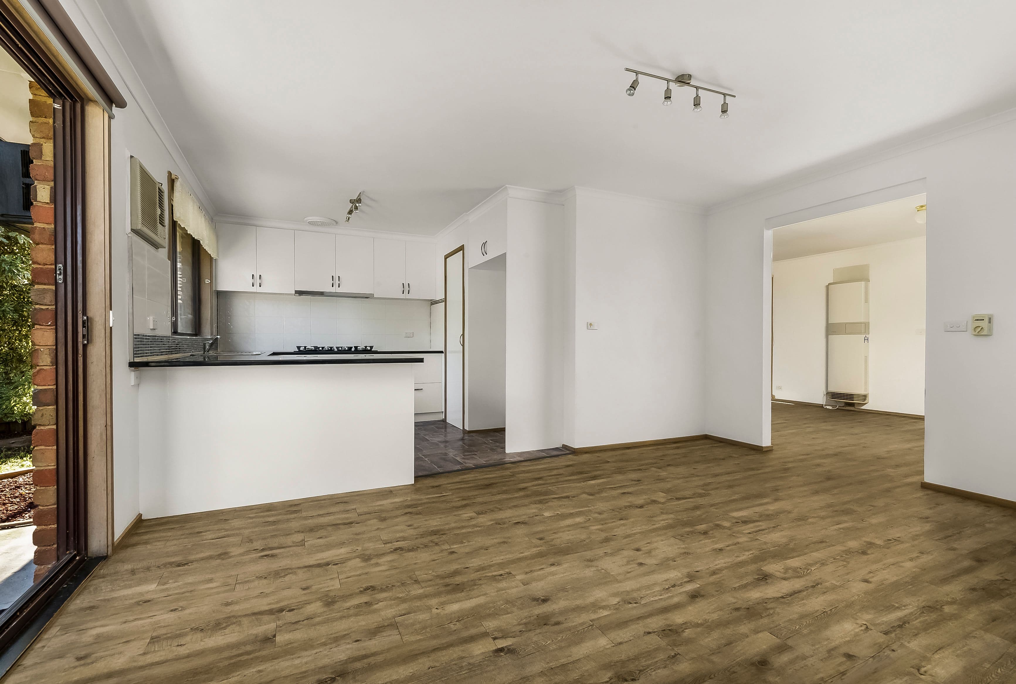 8 Greenhill Rise, Hampton Park VIC 3976, Hampton Park - Thumbnail 2